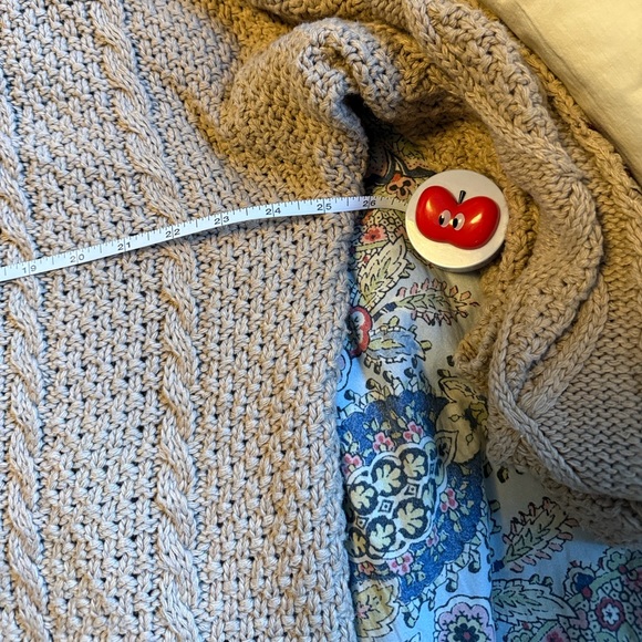 TAYLOR SWIFT Folklore HOLIDAY EDITION Cardigan Sweater med / lg Burgundy STARS - Picture 7 of 15